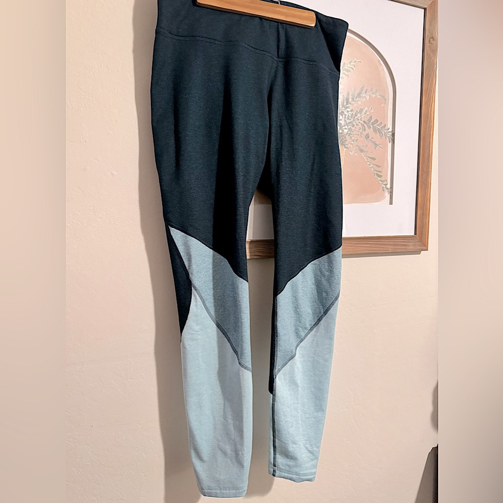 EUC-Size L-Old Navy Active-Go Dry-Elevate Legging.